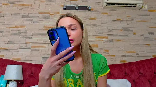 LannaSkyy online show from March 7, 8:50 pm