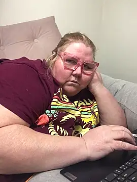 Snapshot of TheMotherPearl chatting on February 26, 2:54 am TheMotherPearl online show from February 26, 2:54 am