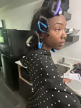 Loopsies online show from April 16, 4:30 pm