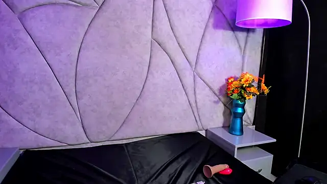 Snapshot of VeronicaCream_ chatting on May 20, 4:29 am VeronicaCream online show from May 20, 4:29 am