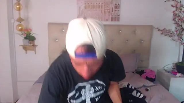 Rommen N Zoe online show from April 9, 1:05 am