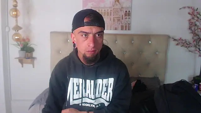 Rommen N Zoe online show from April 12, 1:21 am