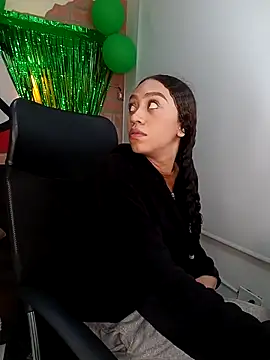 ritzabeth daniel online show from April 5, 9:12 pm