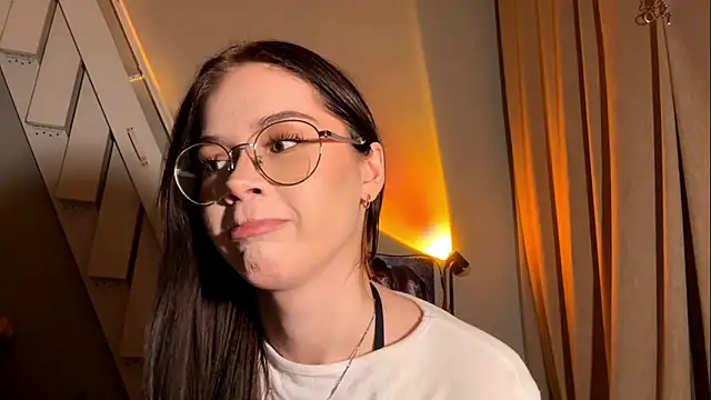 DebraSchneider online show from March 1, 4:42 pm