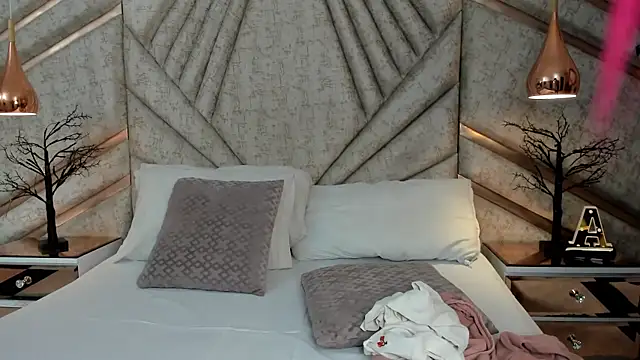 EmeelyMuller online show from April 12, 3:33 am