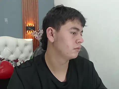 Snapshot of Thiago_saenzz chatting on March 1, 5:37 pm Thiago saenzz online show from March 1, 5:37 pm