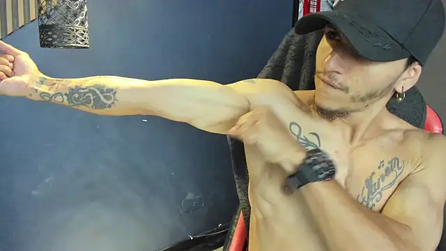 DanteLuxx online show from April 2, 4:10 am