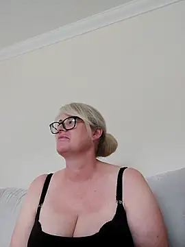 FlirtyFleur-x online show from April 9, 11:59 am