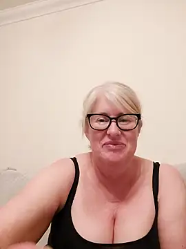 FlirtyFleur-x online show from April 14, 7:09 pm