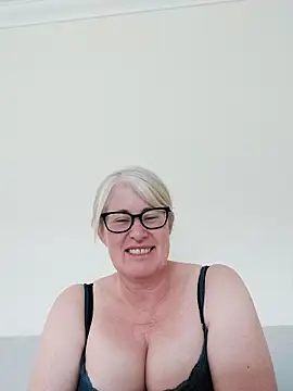 Snapshot of FlirtyFleur-x chatting on May 3, 5:30 pm FlirtyFleur-x online show from May 3, 5:30 pm