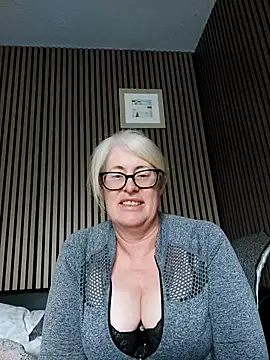 Snapshot of FlirtyFleur-x chatting on May 7, 6:52 am FlirtyFleur-x online show from May 7, 6:52 am