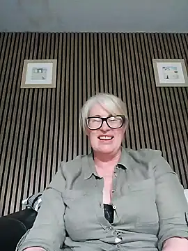 Snapshot of FlirtyFleur-x chatting on May 20, 11:49 am FlirtyFleur-x online show from May 20, 11:49 am