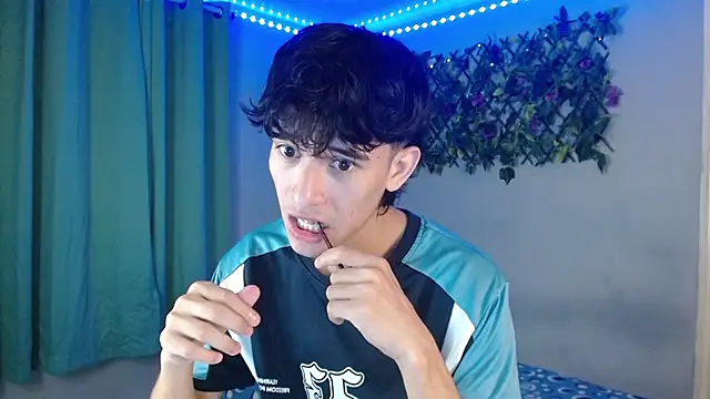 noah millerx online show from April 11, 5:01 am