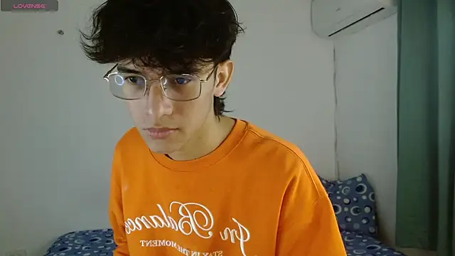Snapshot of noah_millerx chatting on May 3, 3:56 am noah millerx online show from May 3, 3:56 am