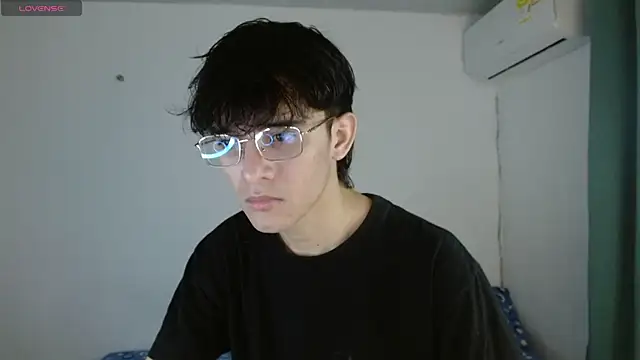 Snapshot of noah_millerx chatting on May 4, 4:41 am noah millerx online show from May 4, 4:41 am
