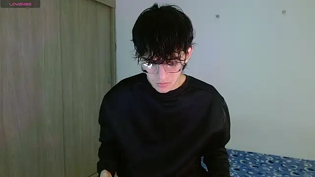 Snapshot of noah_millerx chatting on May 11, 4:18 am noah millerx online show from May 11, 4:18 am