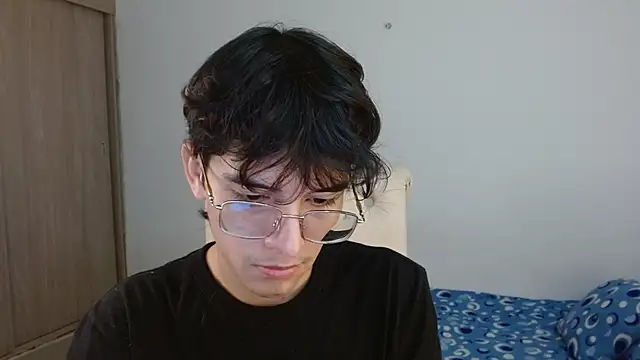 Snapshot of noah_millerx chatting on June 22, 10:29 pm noah millerx online show from June 22, 10:29 pm