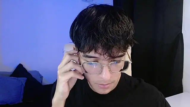 Snapshot of noah_millerx chatting on July 13, 9:50 pm noah millerx online show from July 13, 9:50 pm