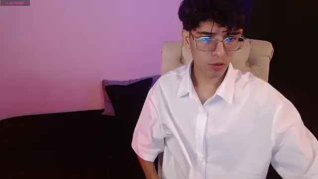 Snapshot of noah_millerx chatting on July 21, 10:23 pm noah millerx online show from July 21, 10:23 pm