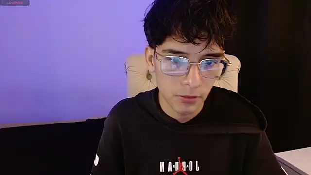Snapshot of noah_millerx chatting on July 23, 9:13 pm noah millerx online show from July 23, 9:13 pm