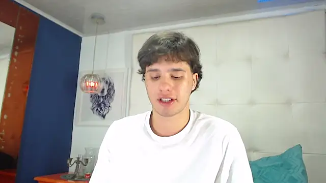 EXCLUSIVE8 online show from March 31, 5:08 am