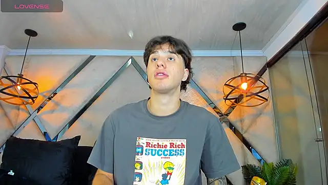 EXCLUSIVE8 online show from April 16, 4:02 am