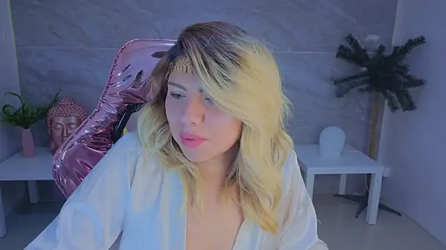 Snapshot of Victoria01_s chatting on February 27, 2:55 am Victoria01 s online show from February 27, 2:55 am