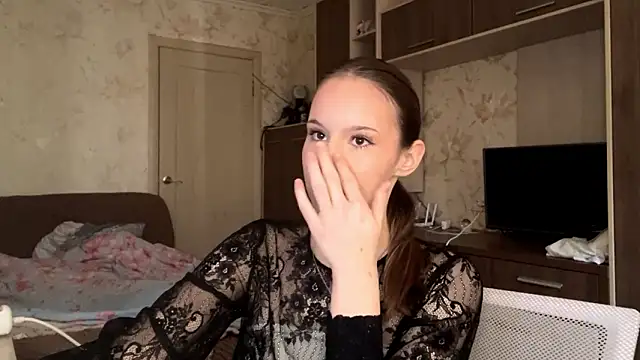 Snapshot of PrettyReal chatting on March 2, 8:10 am PrettyReal online show from March 2, 8:10 am