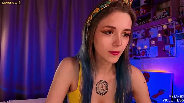 violettess online show from April 10, 4:01 pm