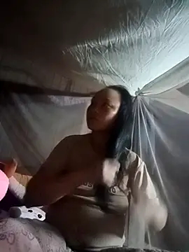 Snapshot of muimui990 chatting on February 26, 1:43 pm muimui990 online show from February 26, 1:43 pm