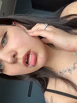 Emily Chewits online show from March 4, 12:33 pm