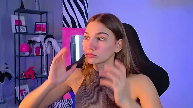 Snapshot of Sweet_Emilya chatting on March 4, 8:20 am Sweet Emilya online show from March 4, 8:20 am