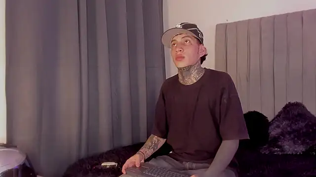 Snapshot of im_dantee chatting on February 27, 4:23 am im dantee online show from February 27, 4:23 am