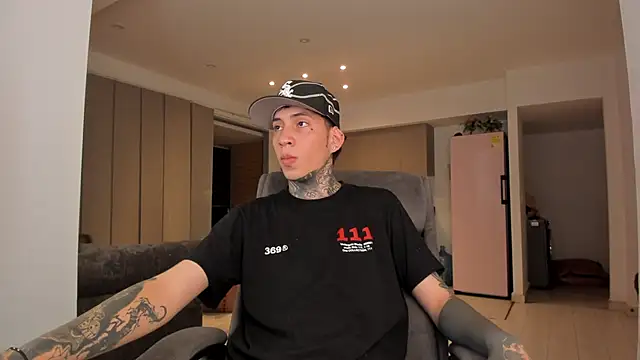 Snapshot of im_dantee chatting on February 28, 4:02 am im dantee online show from February 28, 4:02 am