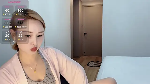 Snapshot of xiaolu-686 chatting on May 6, 2:55 pm xiaolu-686 online show from May 6, 2:55 pm