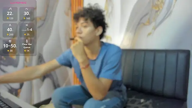 Snapshot of MiaBella_and_Max chatting on March 3, 12:00 pm MiaBella and Max online show from March 3, 12:00 pm