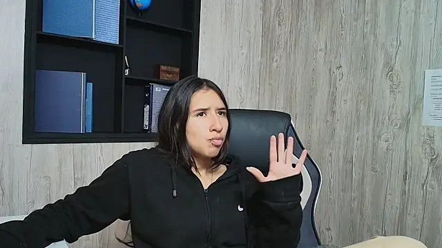 LilyRossi  online show from April 28, 1:16 pm