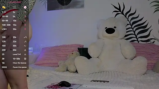 Snapshot of Milla_Rose_ chatting on February 28, 1:23 pm Milla Rose online show from February 28, 1:23 pm