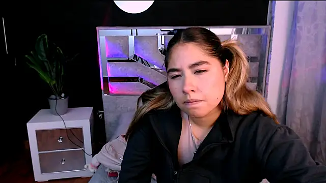 Sofiazaf  online show from March 10, 12:32 pm