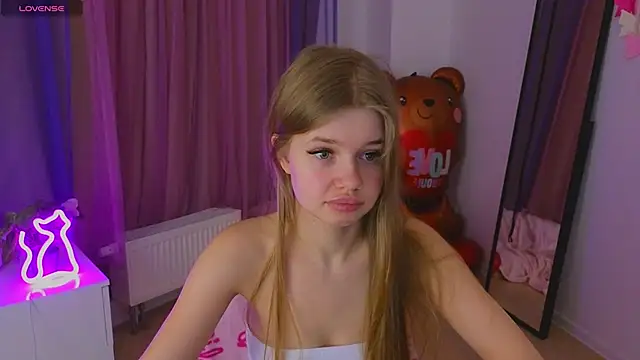 Snapshot of belrinaa chatting on April 4, 8:39 pm belrinaa online show from April 4, 8:39 pm