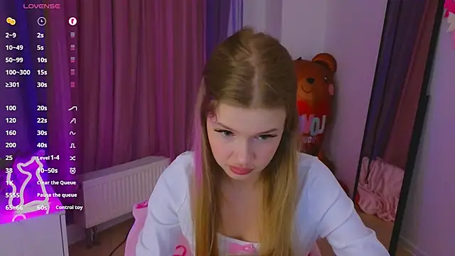 Snapshot of belrinaa chatting on April 8, 8:53 pm belrinaa online show from April 8, 8:53 pm