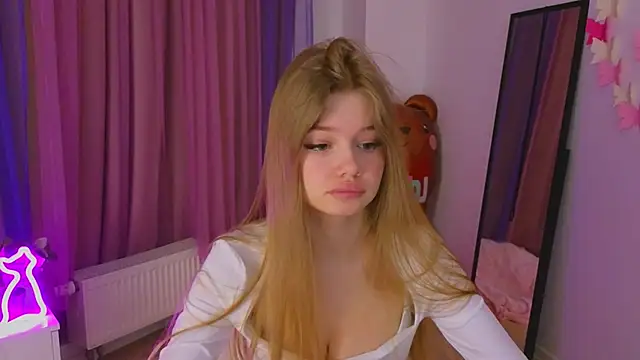 Snapshot of belrinaa chatting on April 24, 8:55 pm belrinaa online show from April 24, 8:55 pm