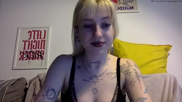 Snapshot of EmmyWet chatting on May 15, 6:04 pm EmmyWet online show from May 15, 6:04 pm