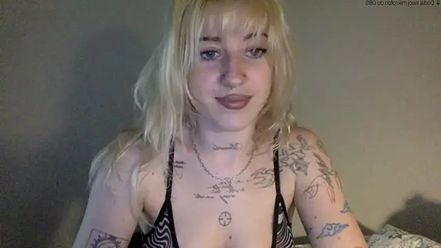 Snapshot of EmmyWet chatting on June 1, 5:58 pm EmmyWet online show from June 1, 5:58 pm