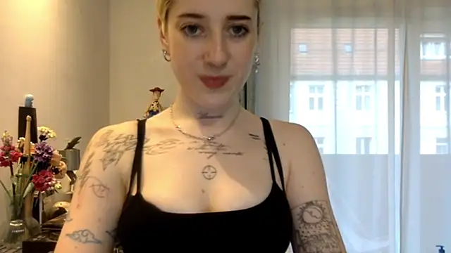 Snapshot of EmmyWet chatting on June 19, 6:01 pm EmmyWet online show from June 19, 6:01 pm