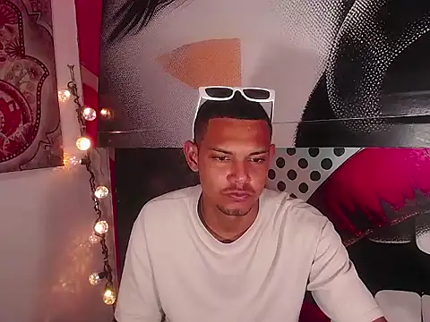 Snapshot of MarioChams chatting on March 4, 4:07 am MarioChams online show from March 4, 4:07 am