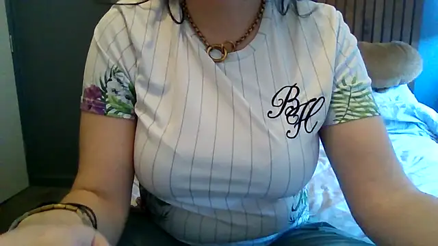 StaceyXOXO online show from March 14, 10:32 am