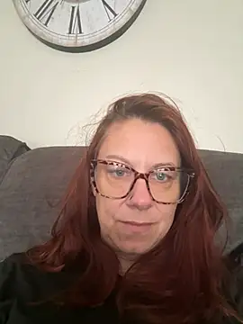 Snapshot of Cara-CurvyUK chatting on March 3, 12:33 pm Cara-CurvyUK online show from March 3, 12:33 pm