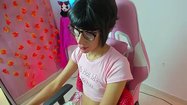 Madeline 21 online show from March 9, 6:39 am