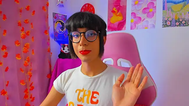 Madeline 21 online show from April 5, 1:08 pm